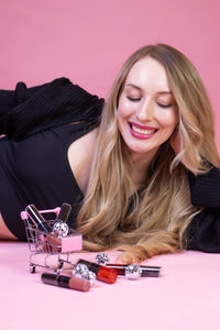 Transformative Travel Makeup: How Multi-Use Products Elevate Your Look